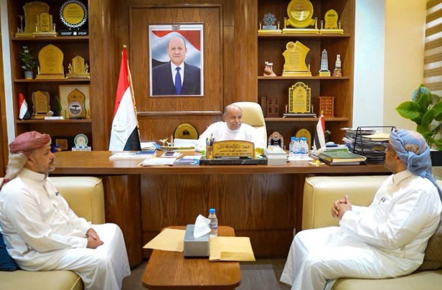 الخنبشي يناقش أوضاع مصلحة شؤون القبائل بوادي وصحراء حضرموت وجهودها في إصلاح ذات البين
