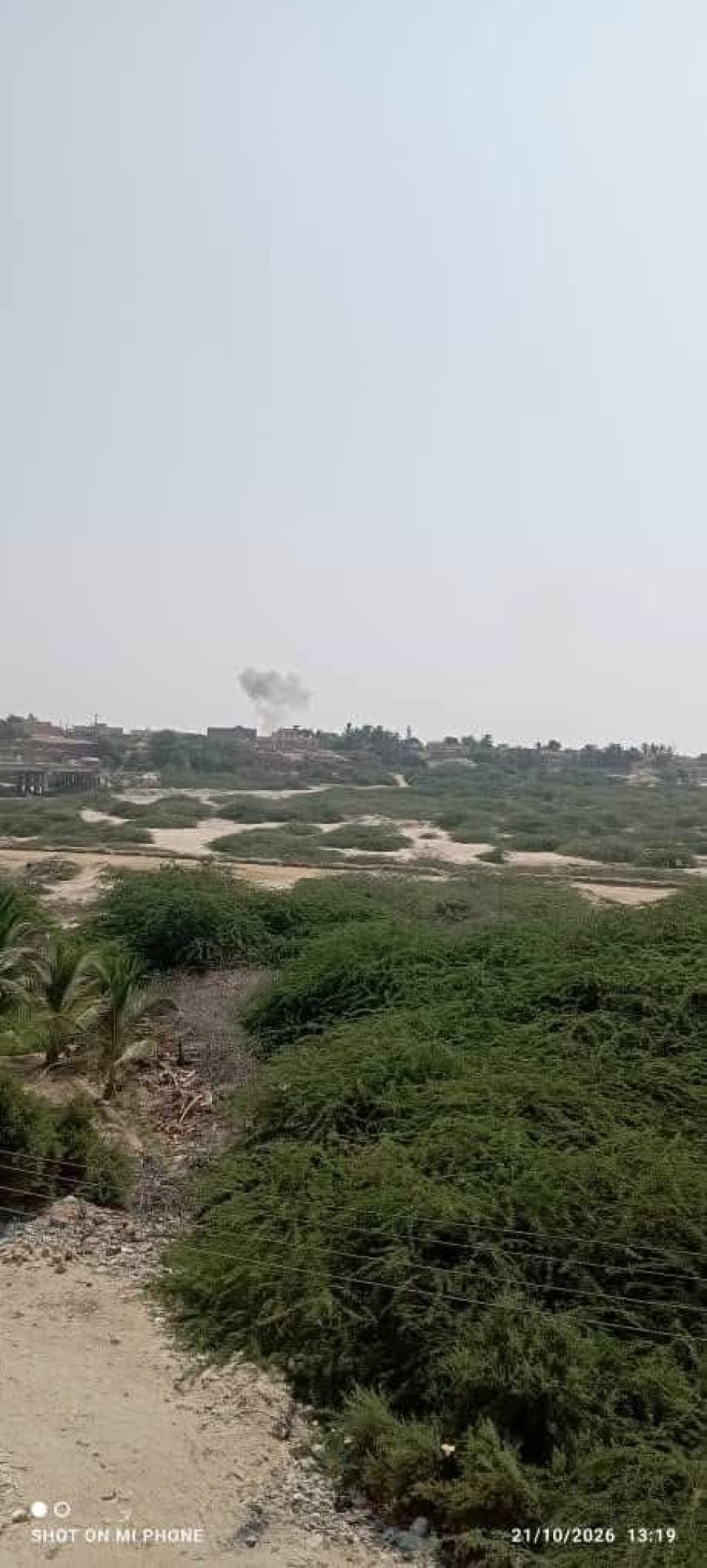 أنباء جديدة تؤكد استهداف مطار الريان بالمكلا بعدة طائرات مسيّرة حـ.ـوثية