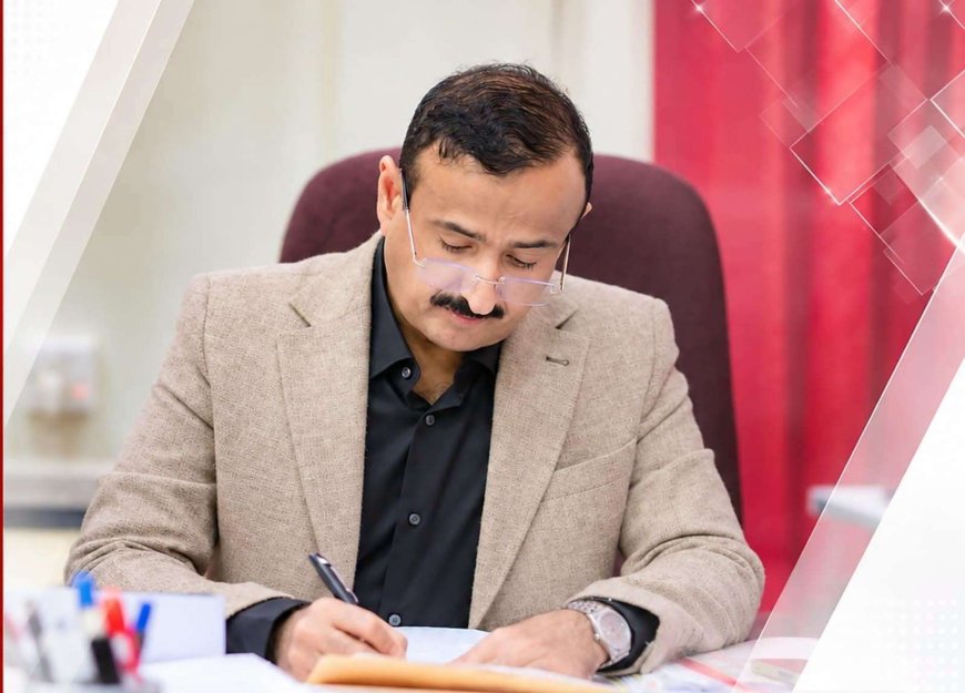 محافظ شبوة يوجه بصرف أراضٍ لأسر شهداء الهجوم الإرهابي ويؤكد السعي لبناء مساكن لهم