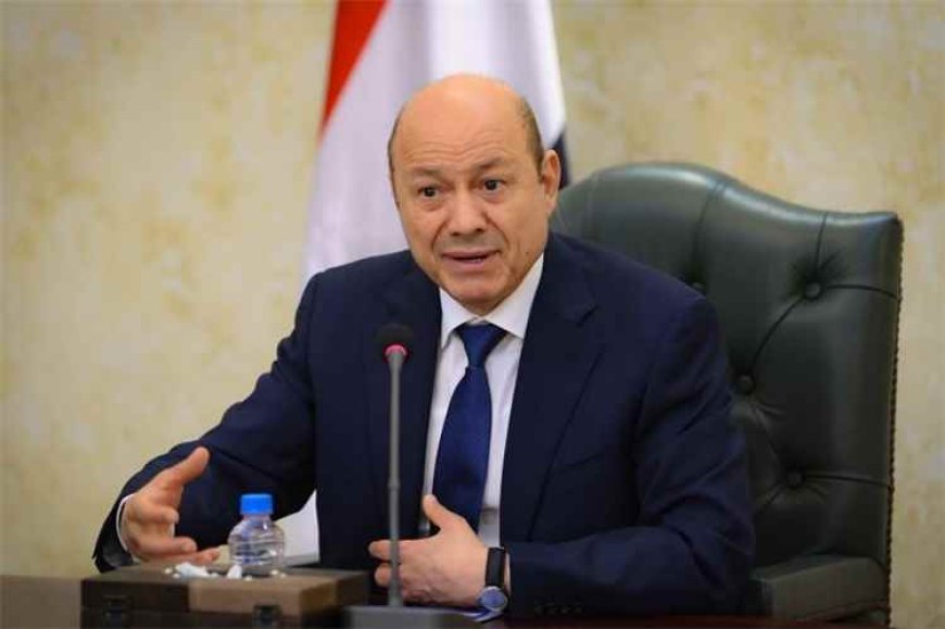 الرئيس العليمي يُشيد بإنجاز أمني في شبوة ويوجه بتكريم وترقية القوات المشاركة