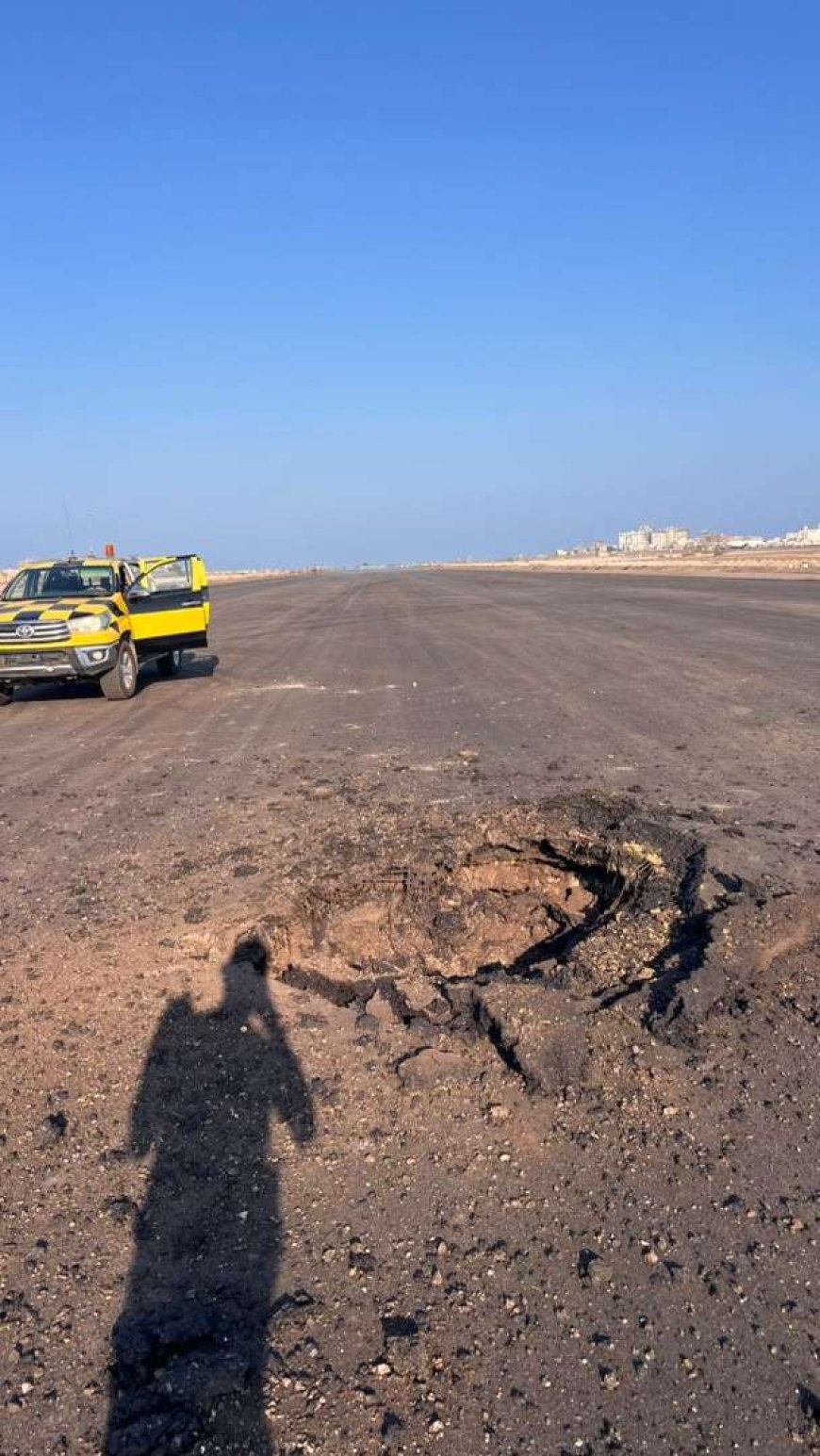 وزارة النقل تدين استهداف الحوثيين مطار عدن للمرة السادسة وتطالب بتحرك دولي عاجل